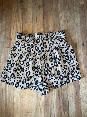 High-Waist Leopard Print Shorts in Beige/Black